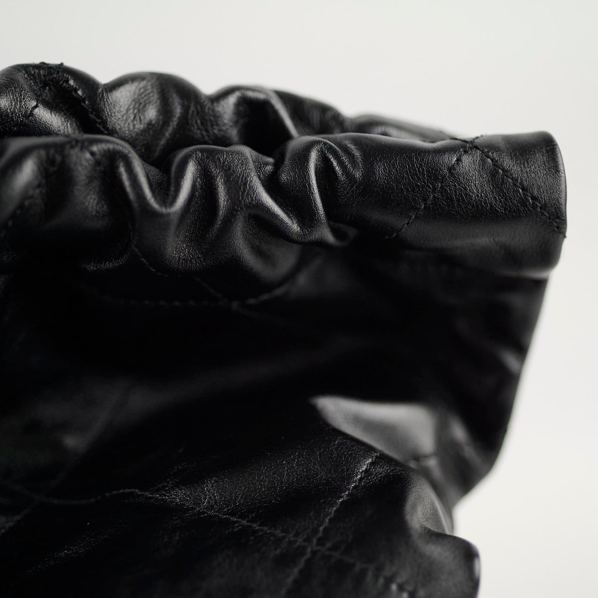 Chanel 22 Calfskin Large GHW Black Microchip - photo 12