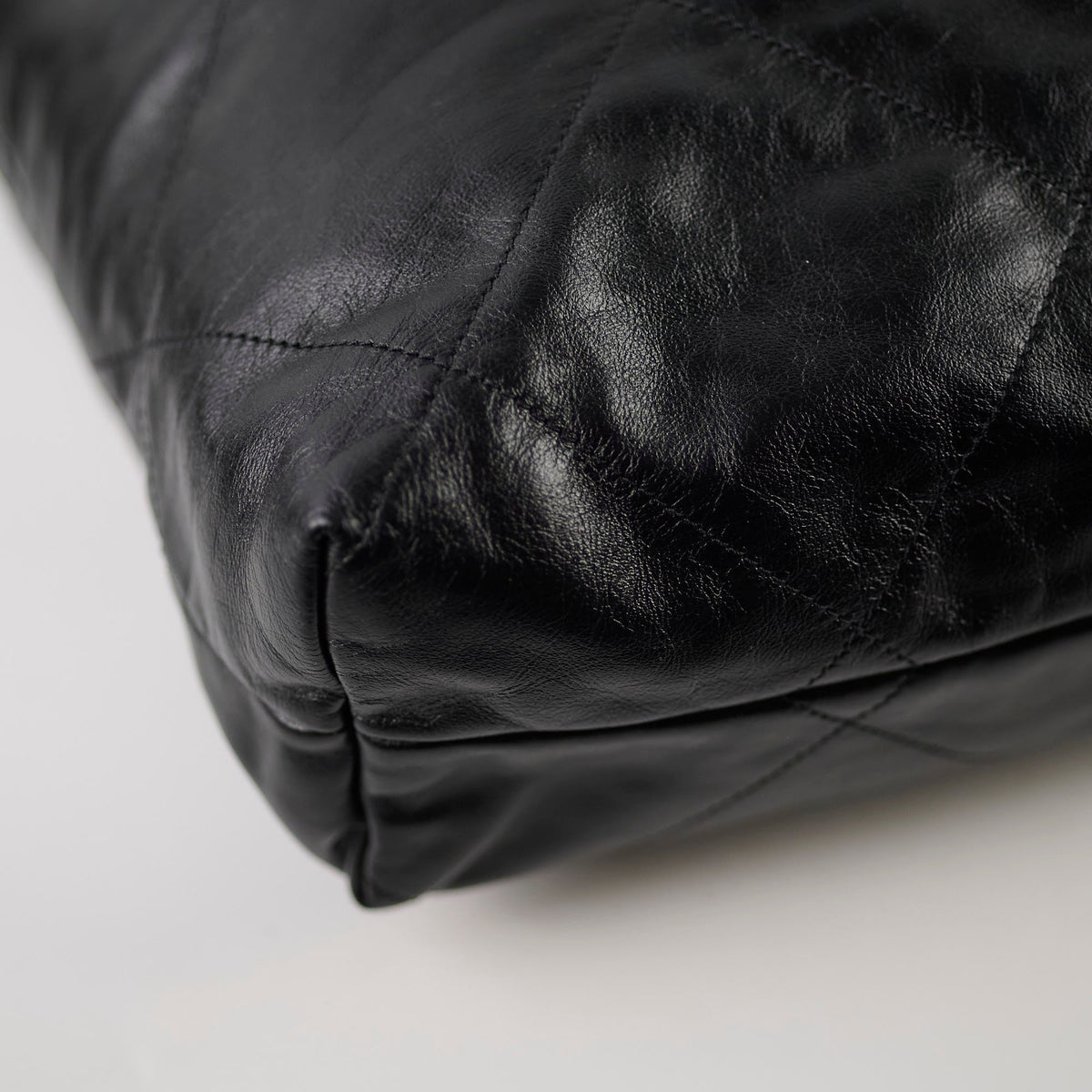 Chanel 22 Calfskin Large GHW Black Microchip - photo 17