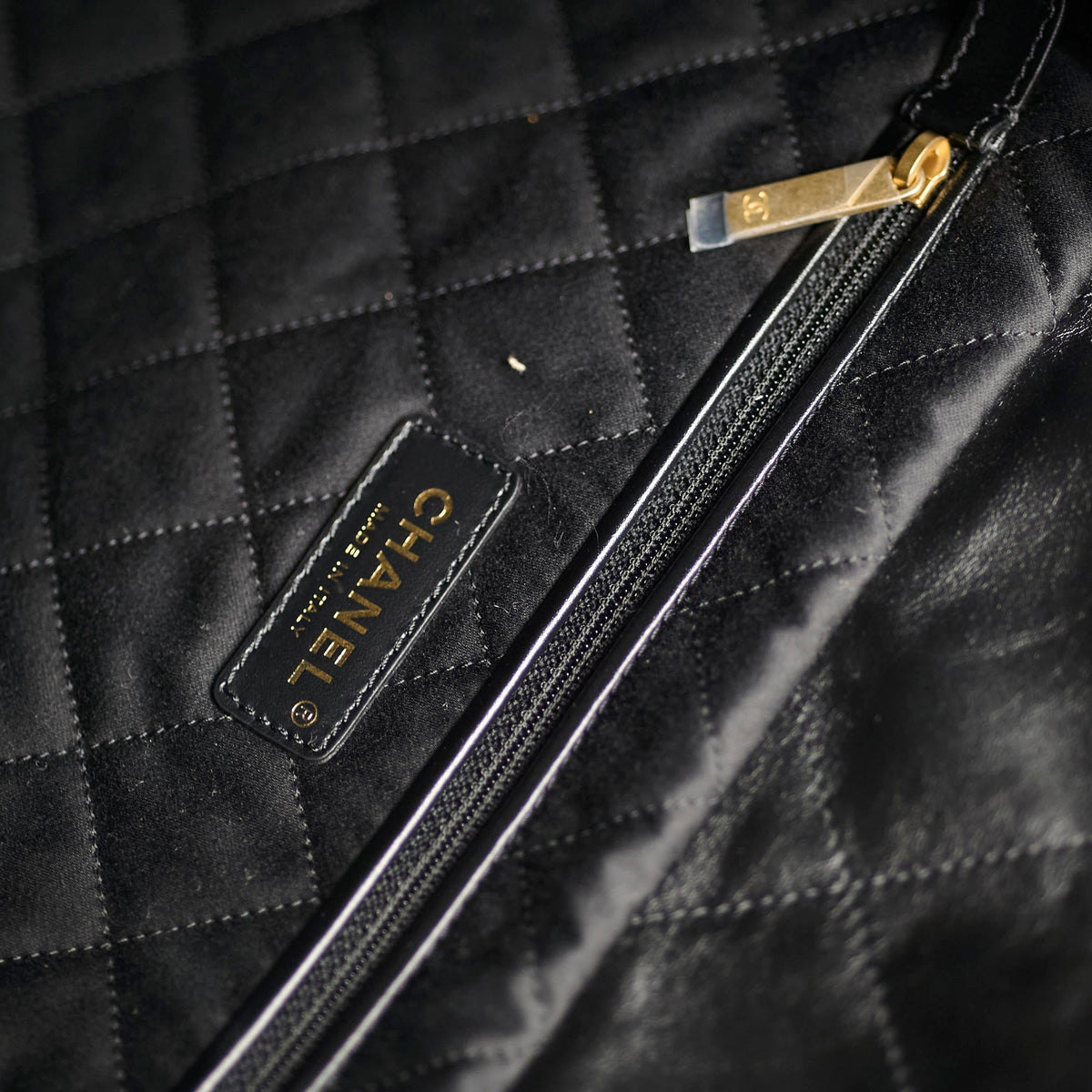 Chanel 22 Calfskin Large GHW Black Microchip - photo 14