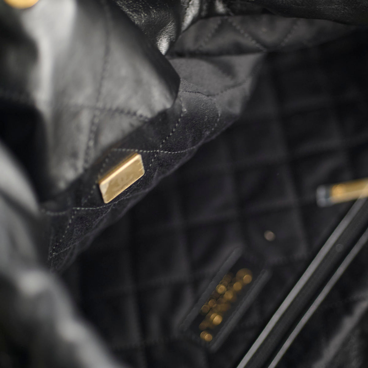 Chanel 22 Calfskin Large GHW Black Microchip - photo 15