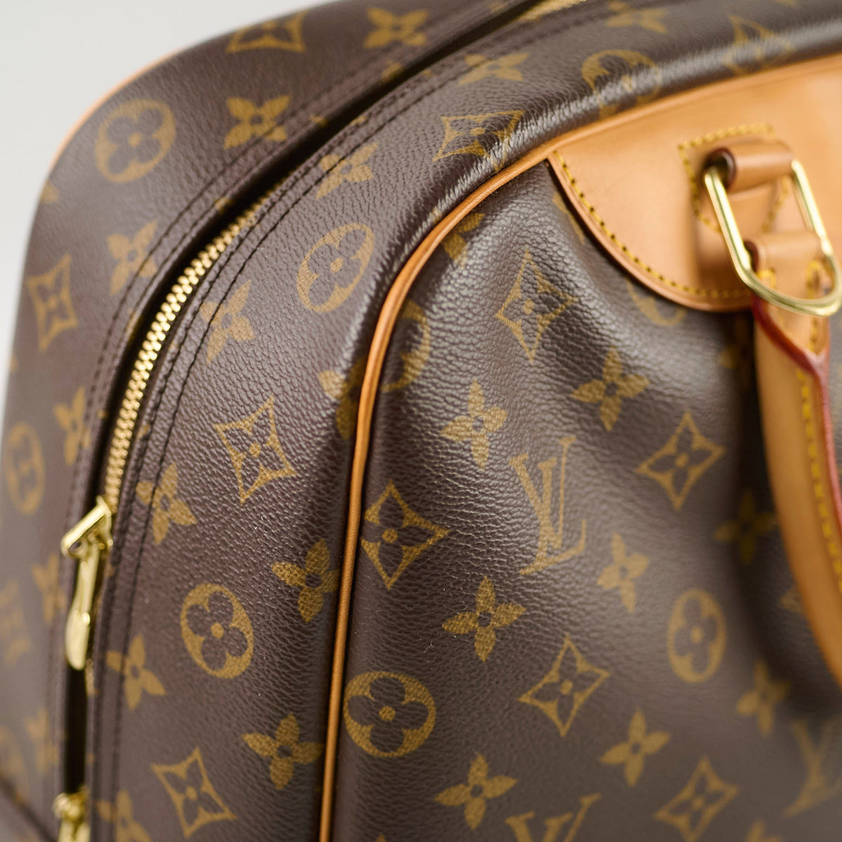 Louis Vuitton Deauville Monogram Bag - photo 4