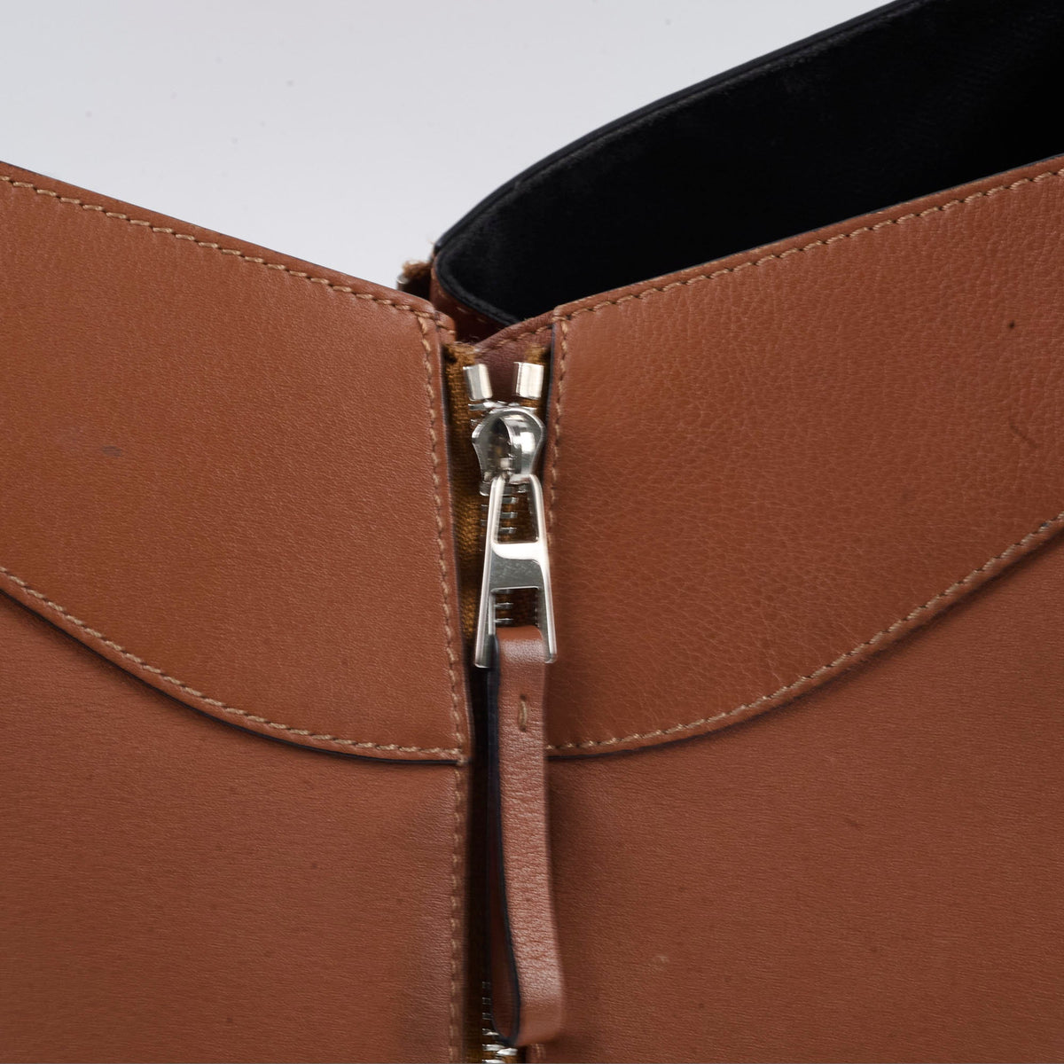 Loewe Hammock Small Tan - photo 5