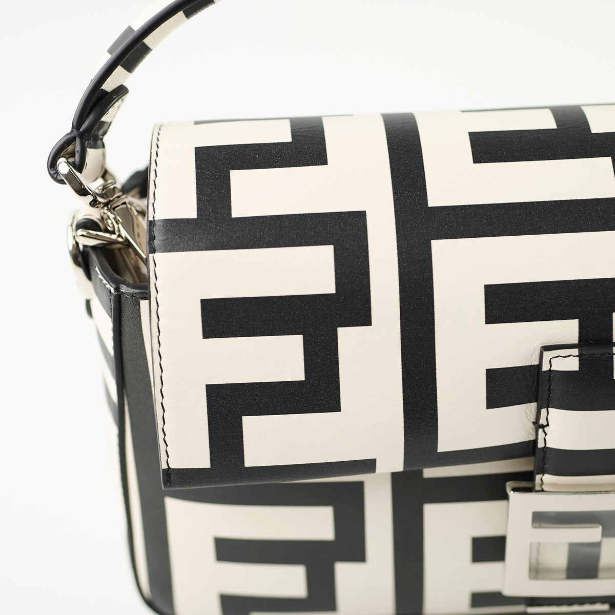 Fendi x Marc Jacobs Baguette Black/White - photo 4