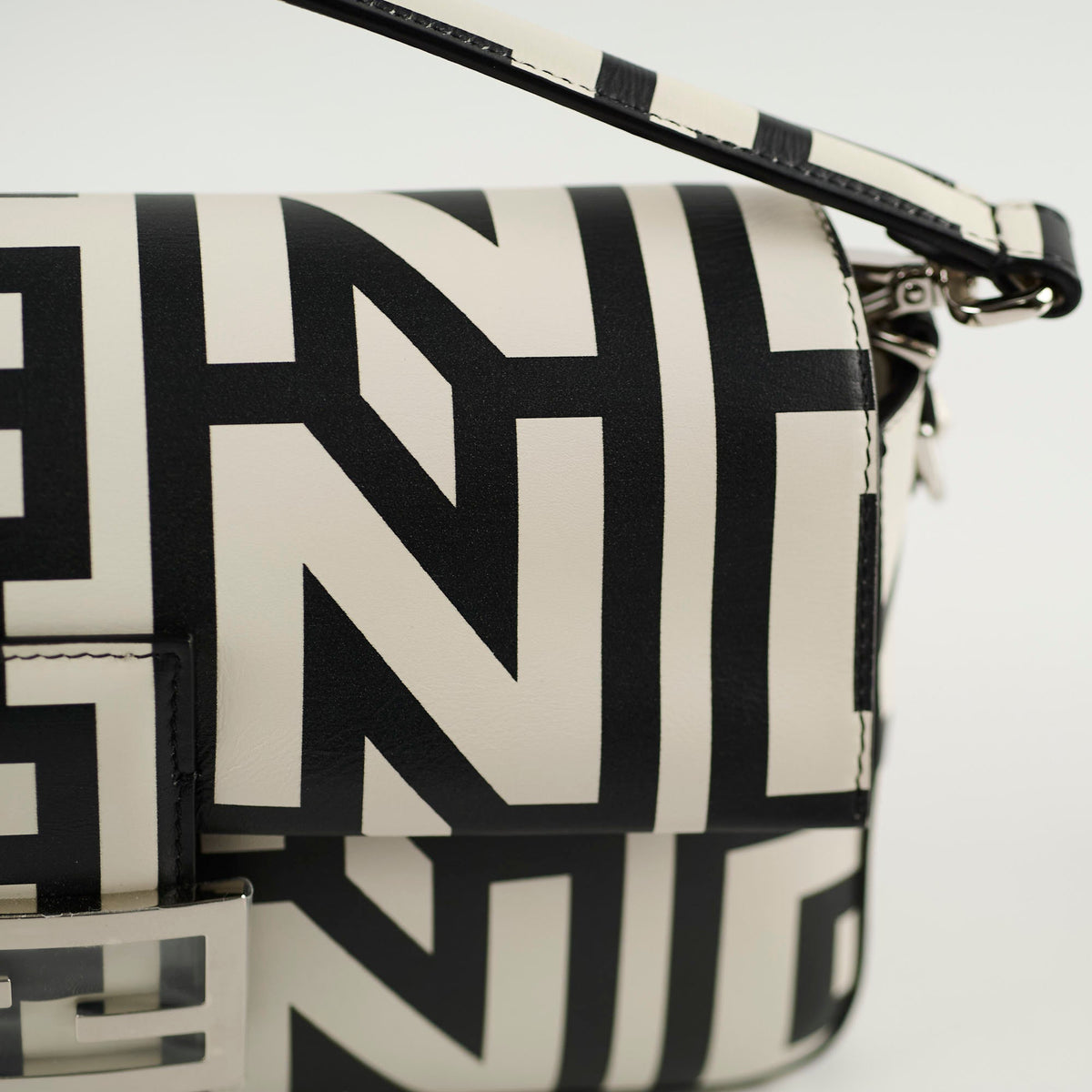 Fendi x Marc Jacobs Baguette Black/White - photo 11