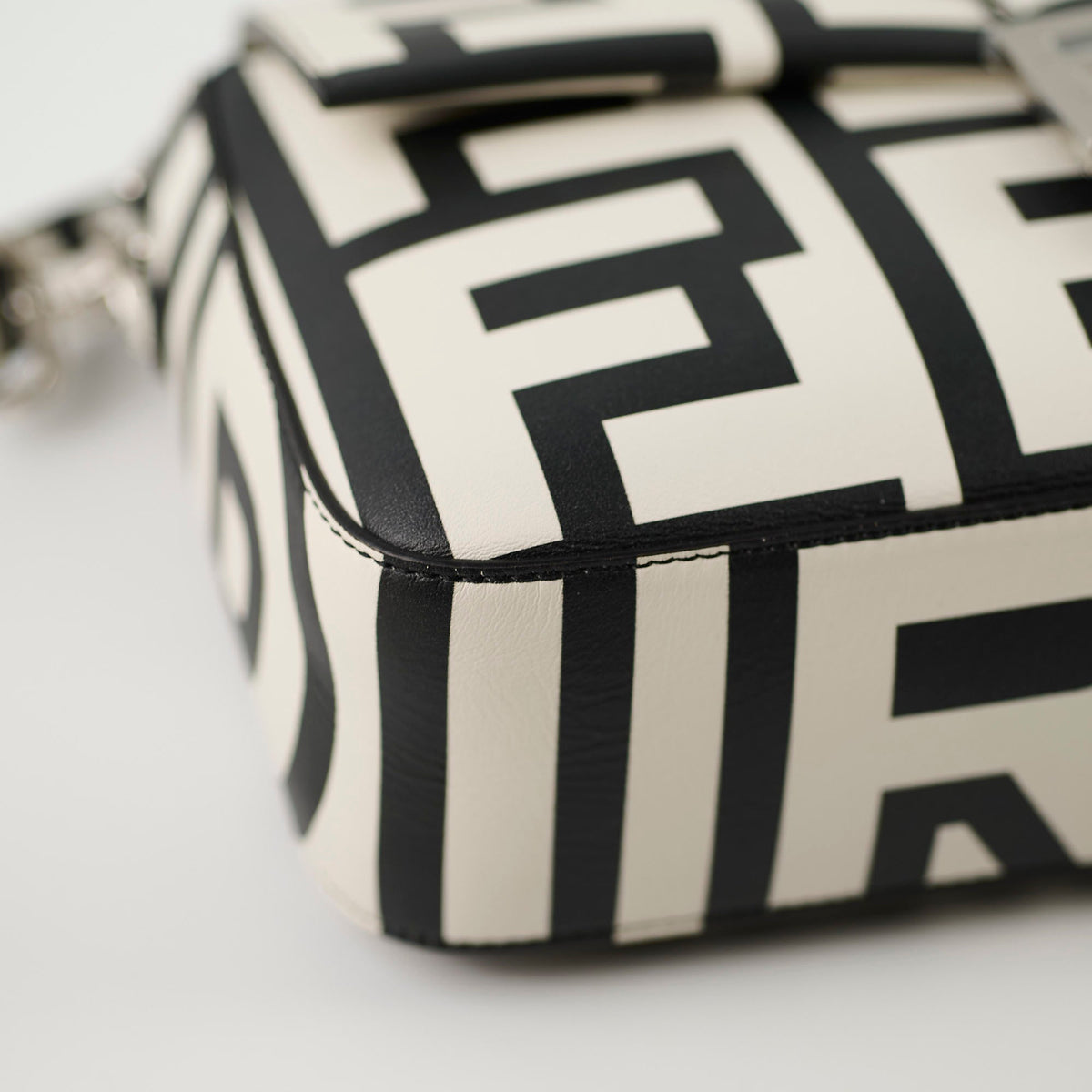 Fendi x Marc Jacobs Baguette Black/White - photo 12