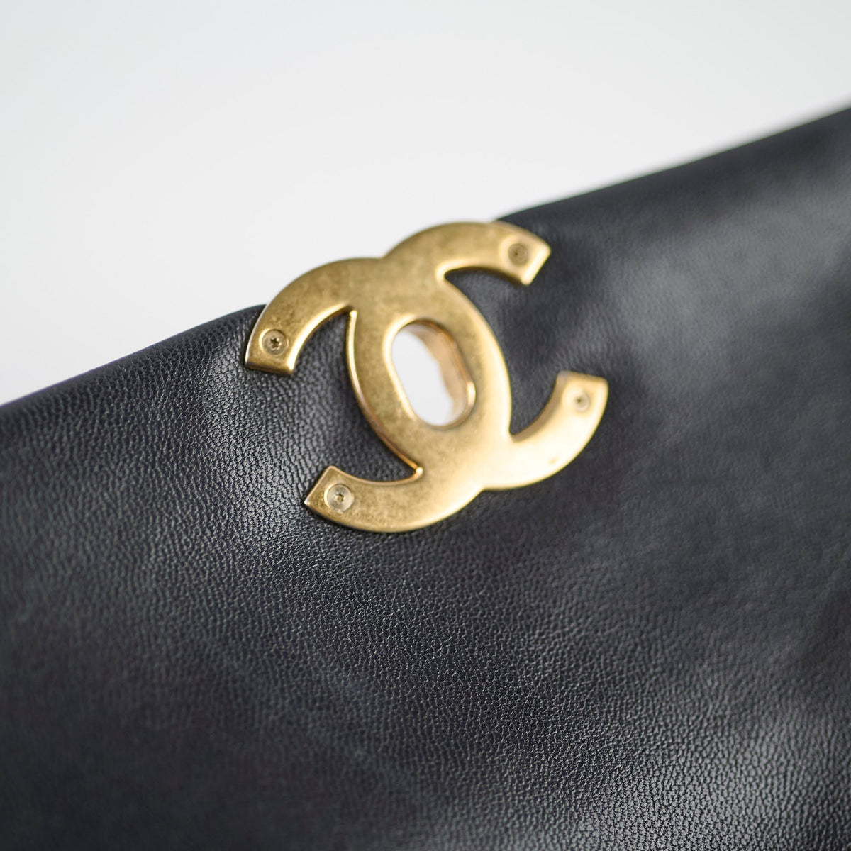 Chanel 19 Small Lambskin Black - photo 11