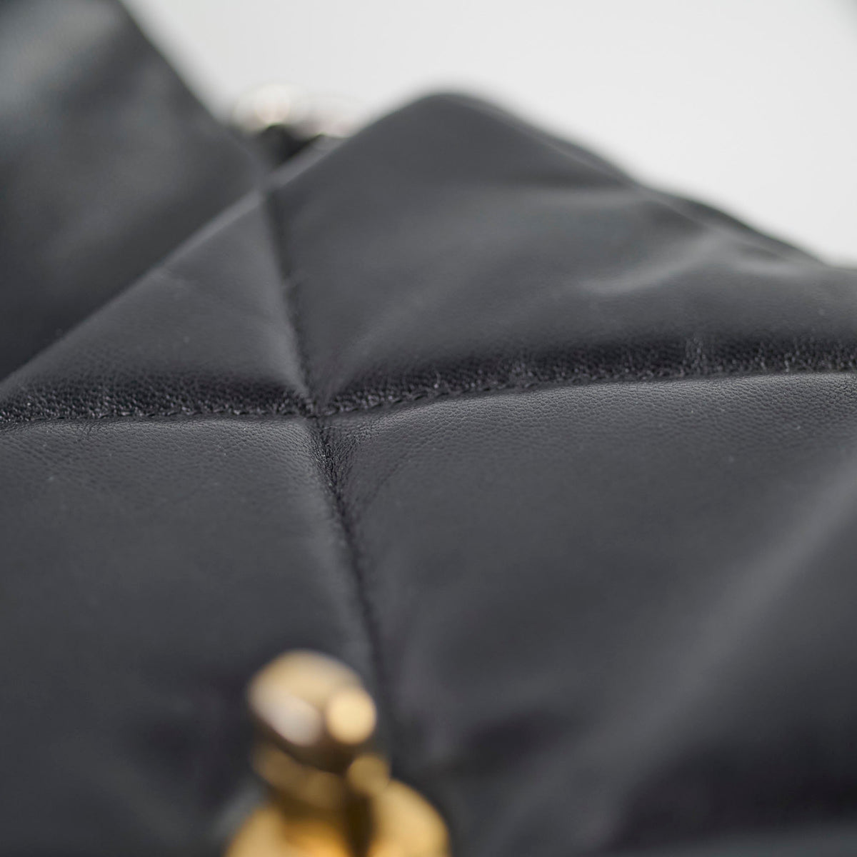 Chanel 19 Small Lambskin Black - photo 9