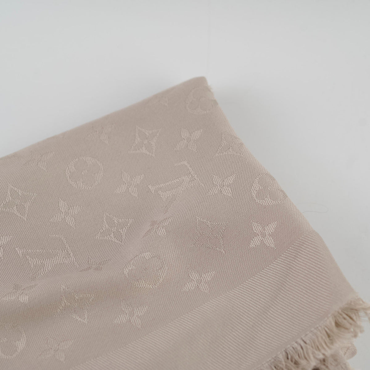 Louis Vuitton Chale Monogram Silk Shawl Beige - photo 7