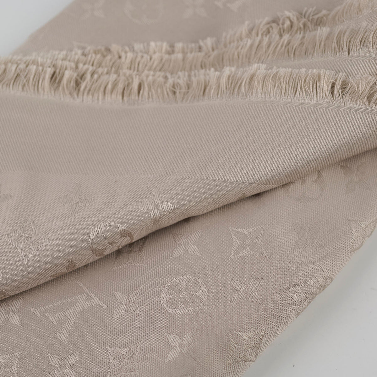 Louis Vuitton Chale Monogram Silk Shawl Beige - photo 4