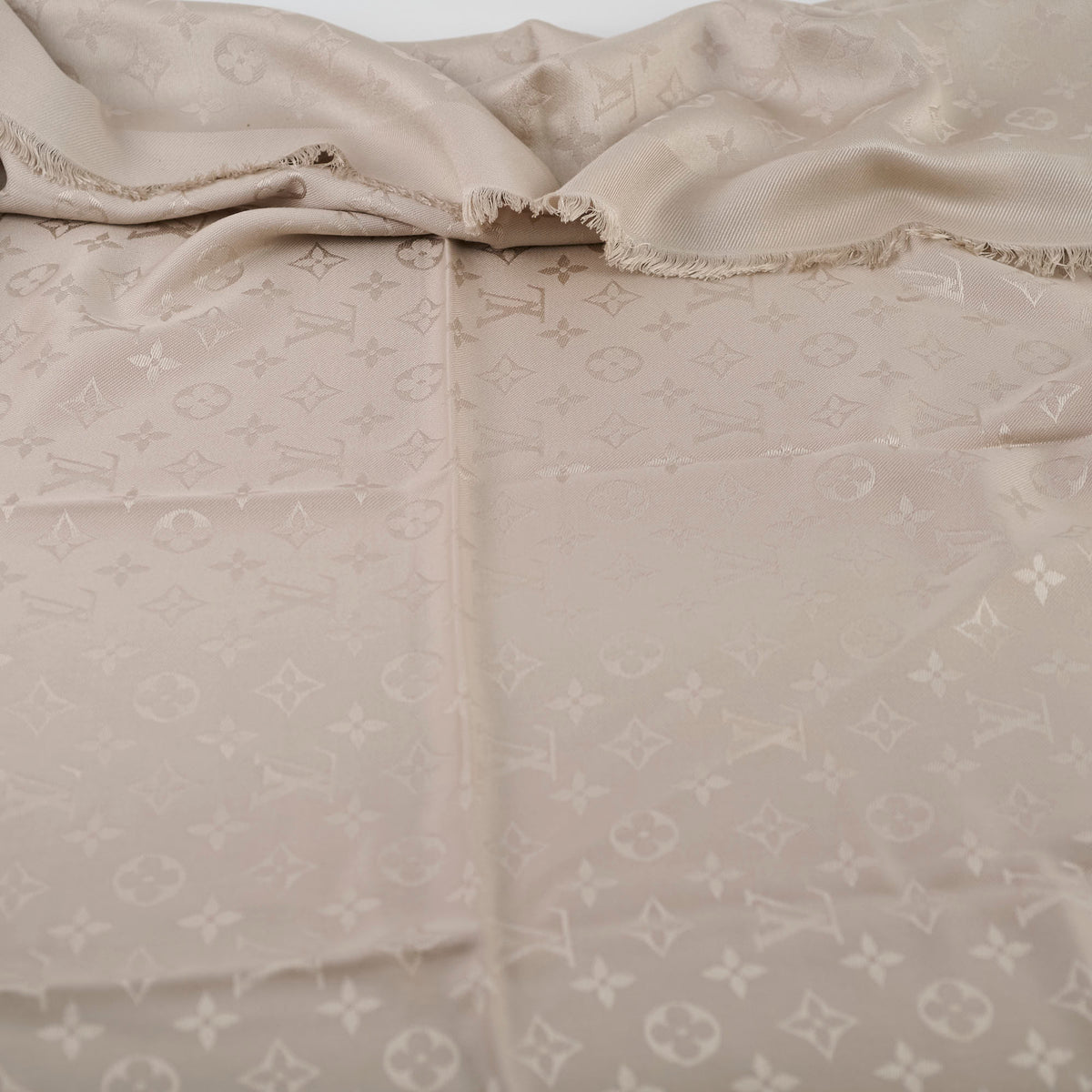 Louis Vuitton Chale Monogram Silk Shawl Beige - photo 3