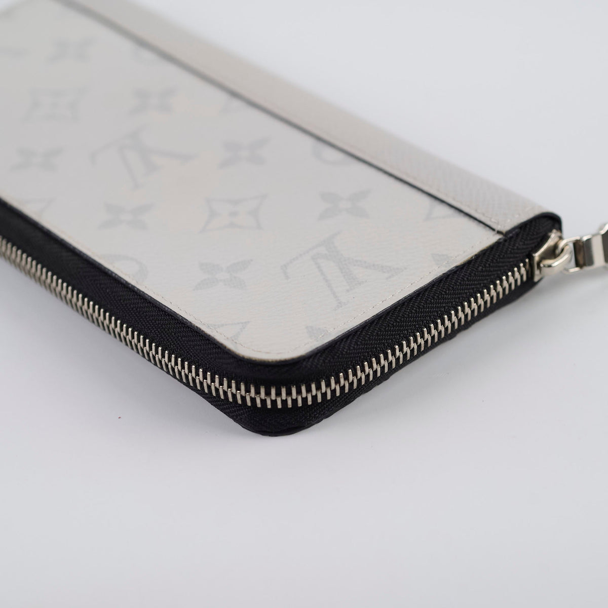 Louis Vuitton Taigarama Zippy Wallet White - photo 11