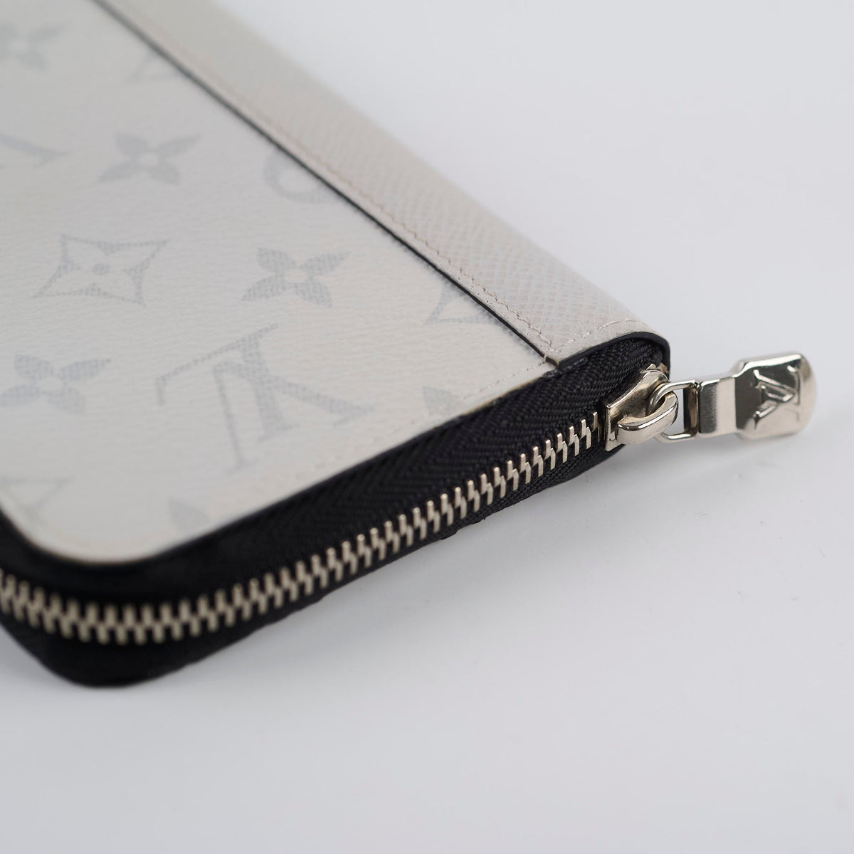 Louis Vuitton Taigarama Zippy Wallet White - photo 10