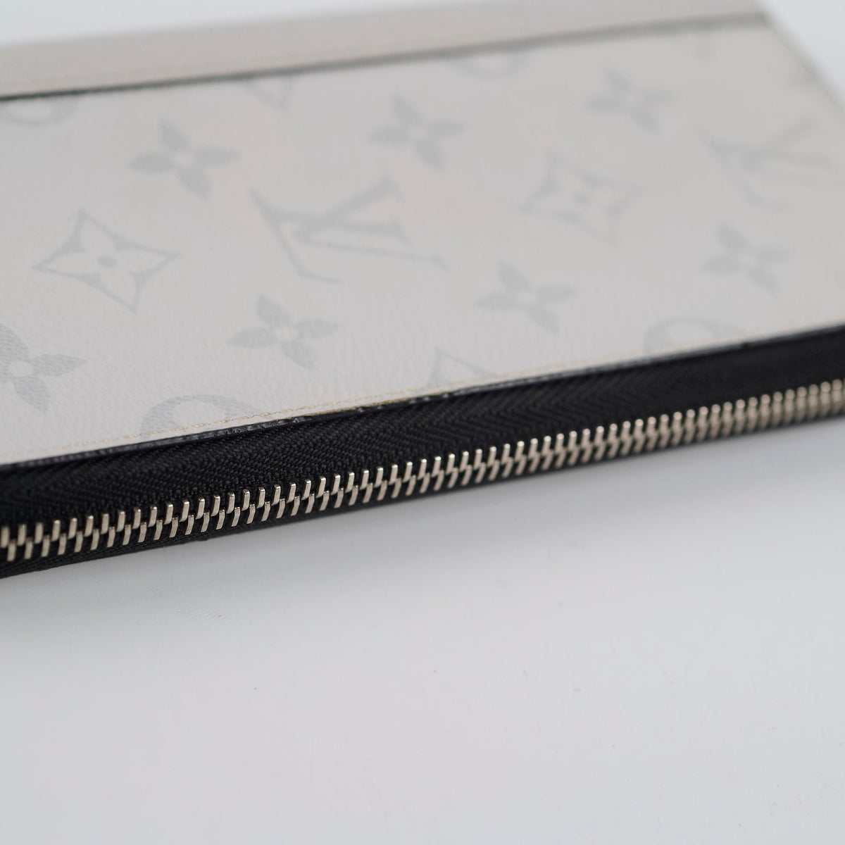 Louis Vuitton Taigarama Zippy Wallet White - photo 7