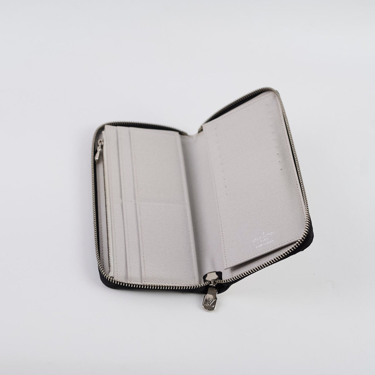 Louis Vuitton Taigarama Zippy Wallet White - photo 3