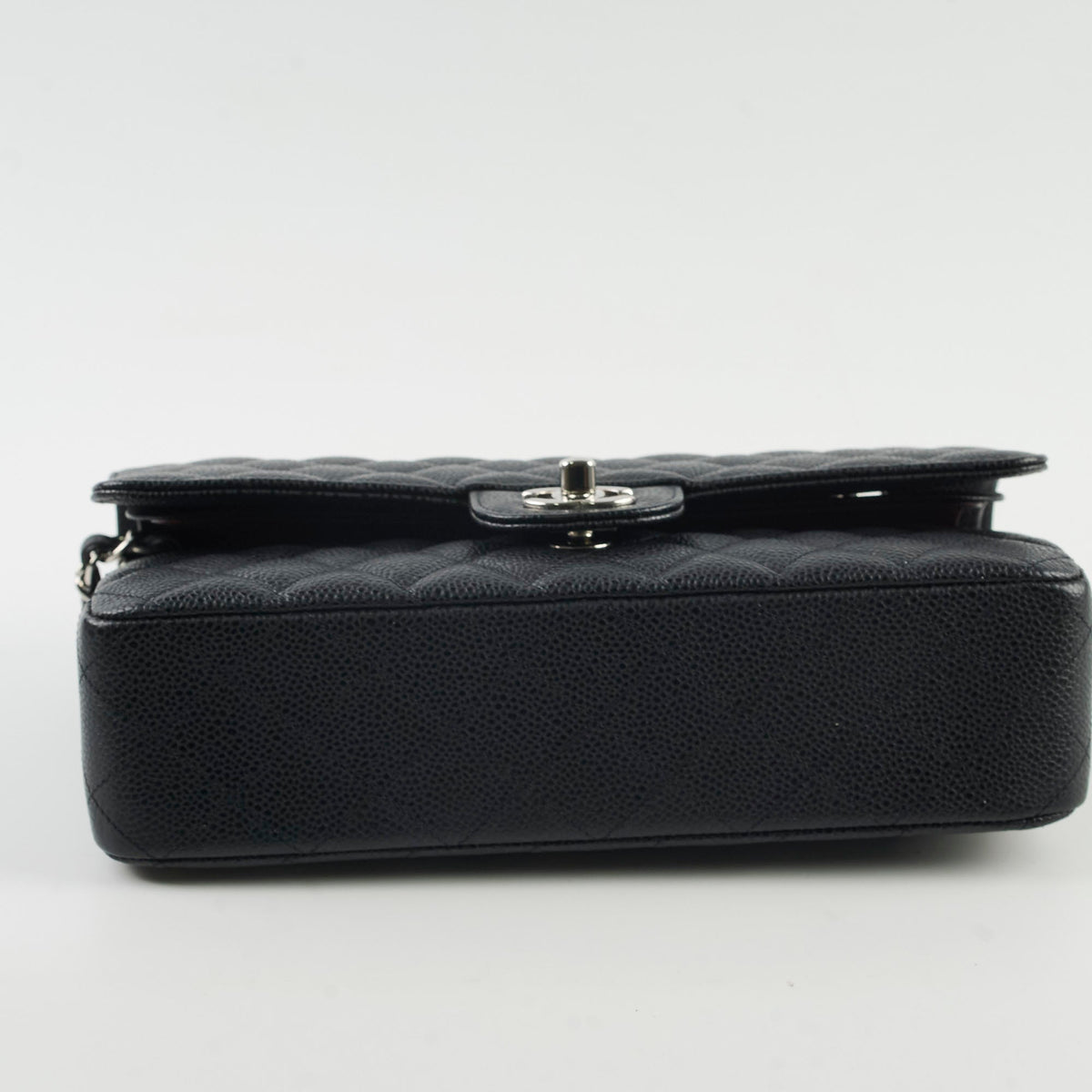 Chanel Medium/Large Caviar Classic Flap Black 2021 - photo 4