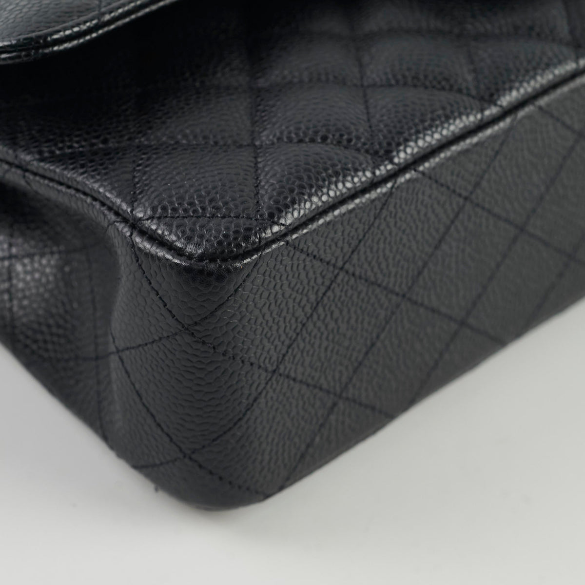 Chanel Medium/Large Caviar Classic Flap Black 2021 - photo 15