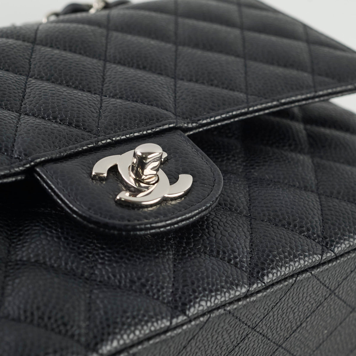 Chanel Medium/Large Caviar Classic Flap Black 2021 - photo 16