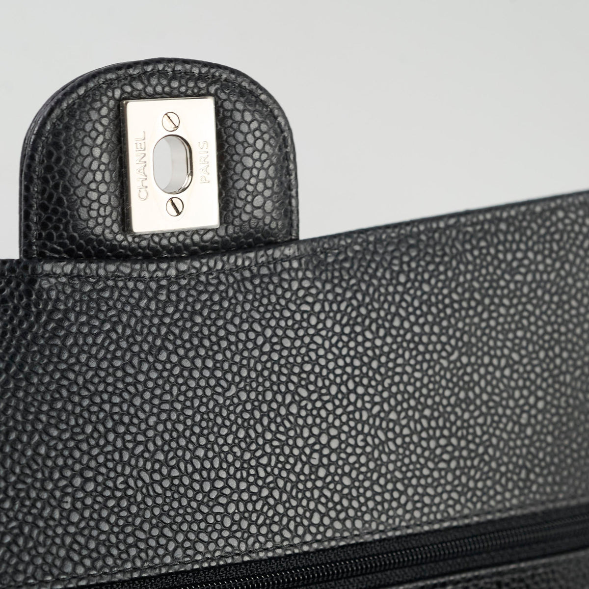 Chanel Medium/Large Caviar Classic Flap Black 2021 - photo 5