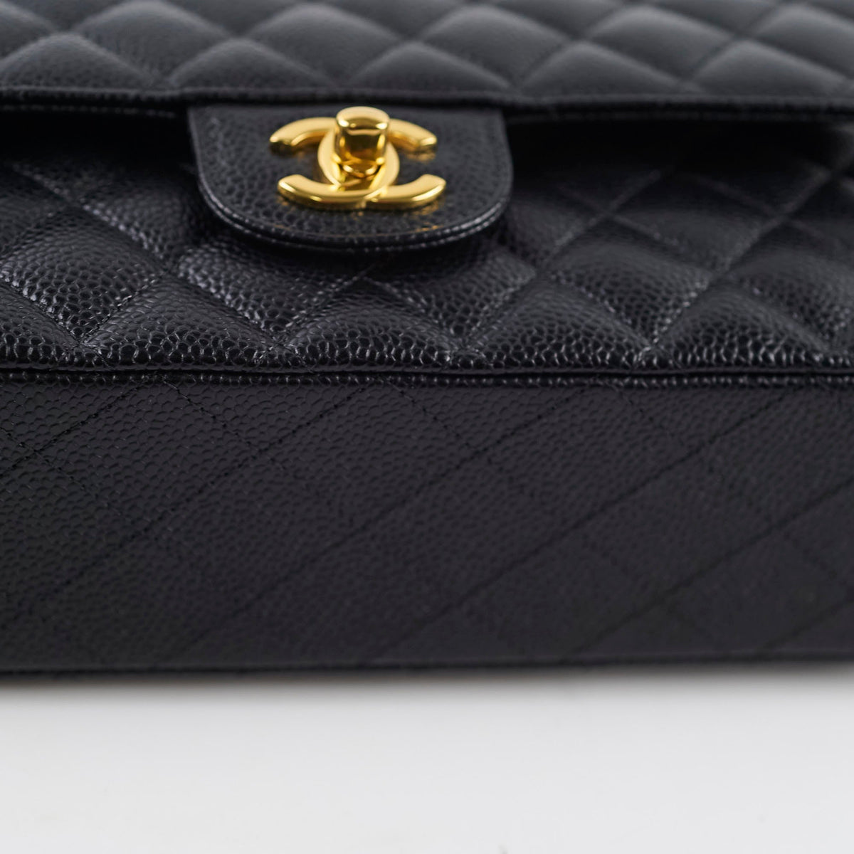 Chanel Caviar Medium Medium/Large Classic Flap GHW Microchip - photo 12