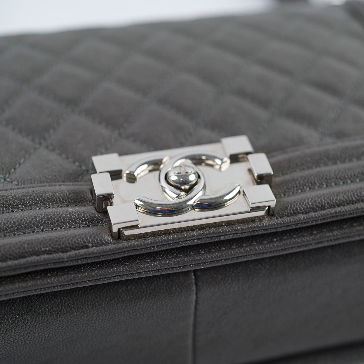 Chanel Old Medium Caviar Boy Grey 2019 - photo 8