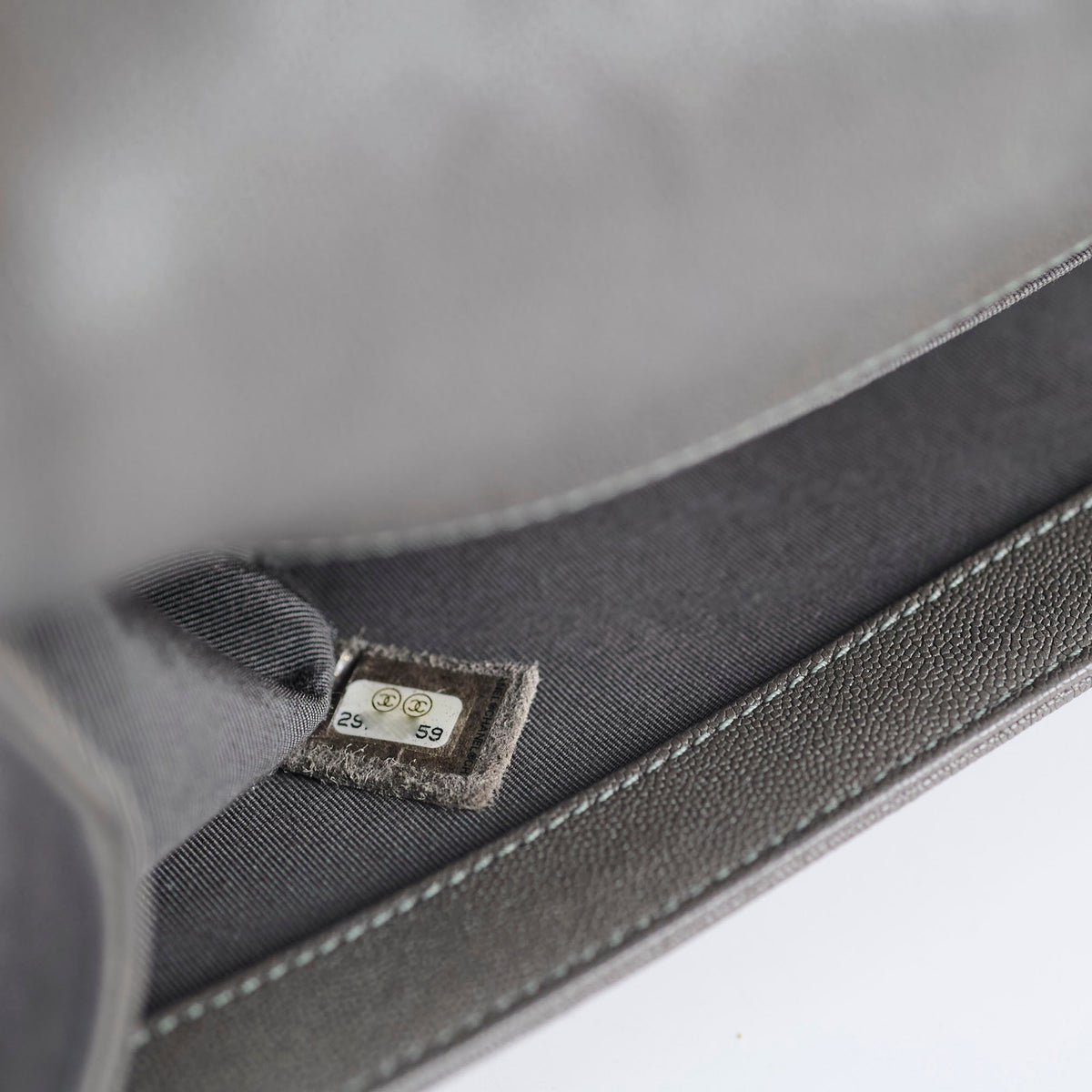 Chanel Old Medium Caviar Boy Grey 2019 - photo 13