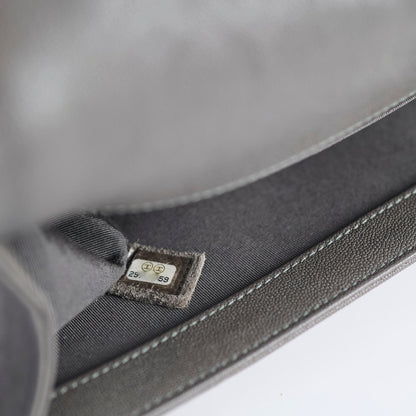 Chanel Old Medium Caviar Boy Grey 2019 - photo 13