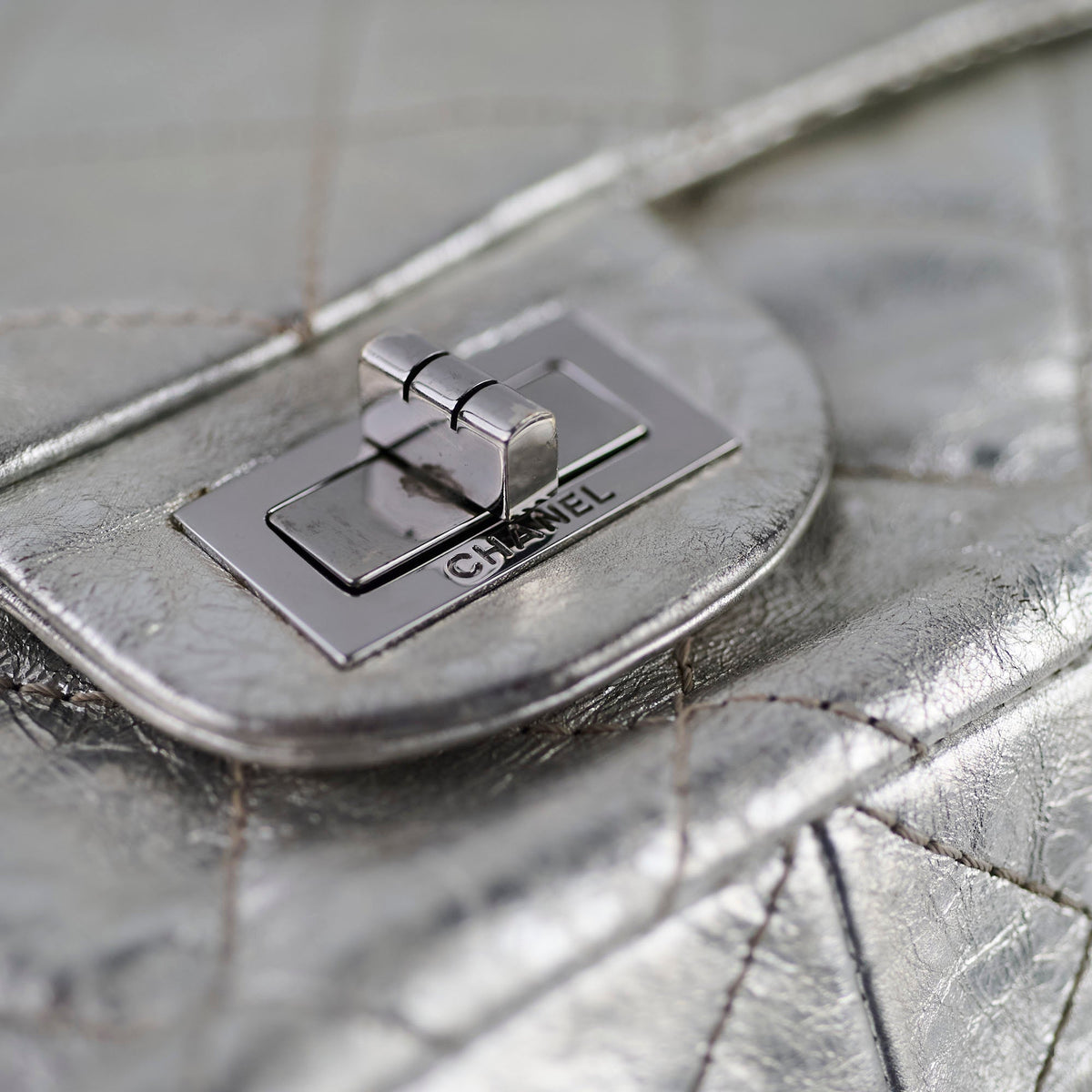 Chanel Maxi Flap Metallic Silver Series 11 - photo 16
