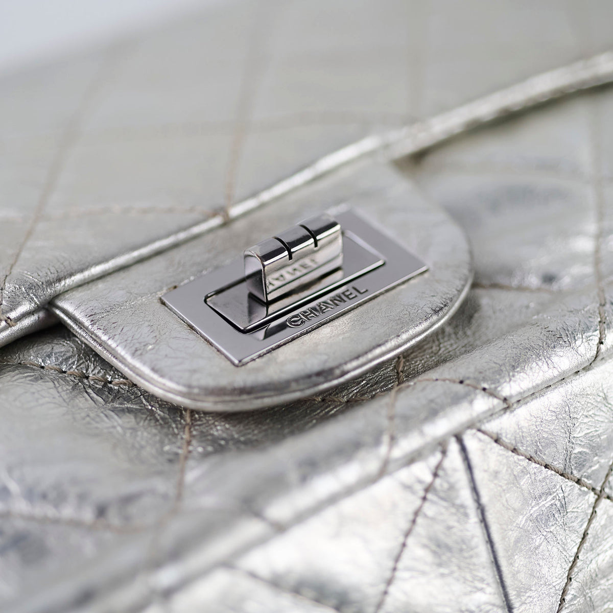 Chanel Maxi Flap Metallic Silver Series 11 - photo 17
