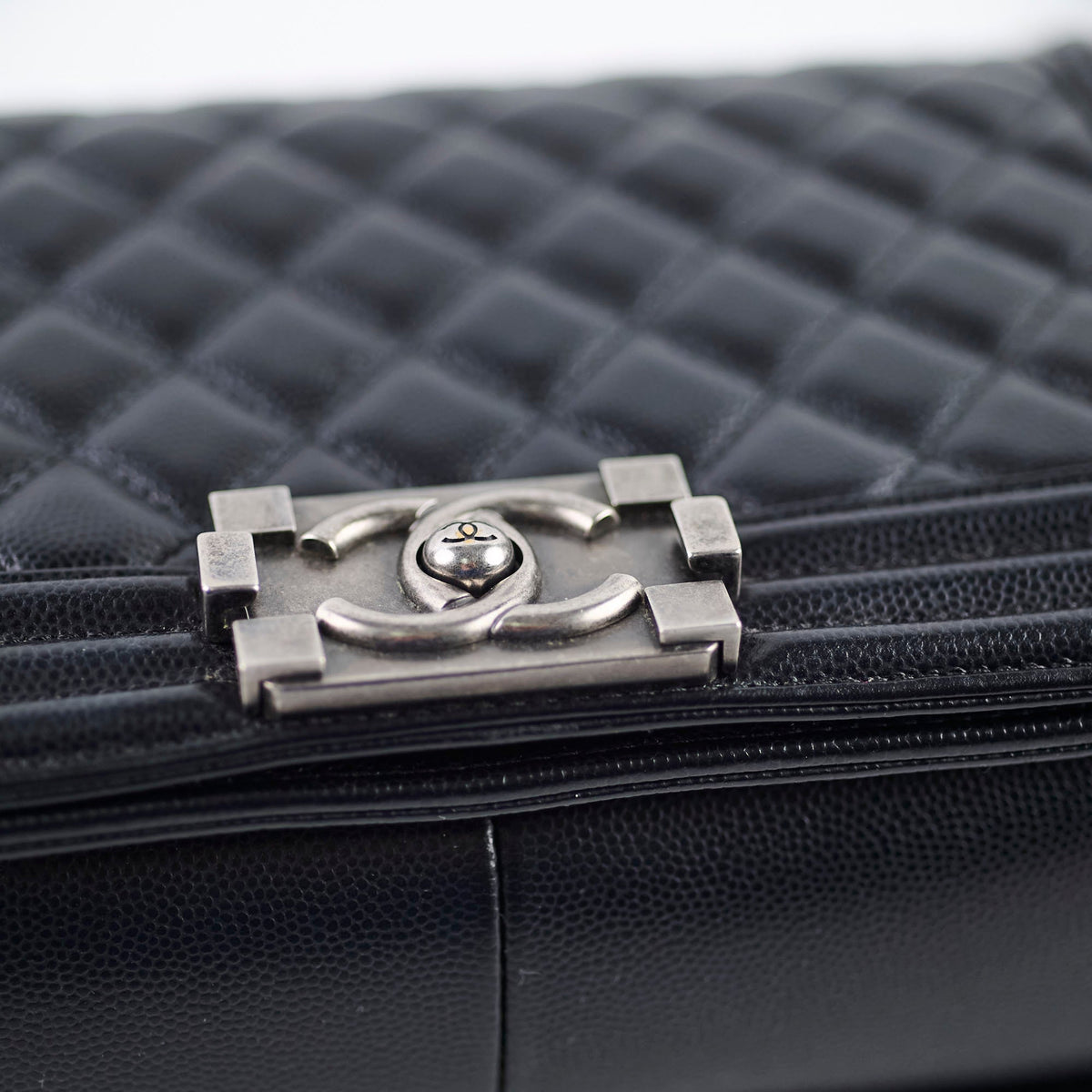 Chanel Caviar Old Medium Boy Black Series 28 - photo 13