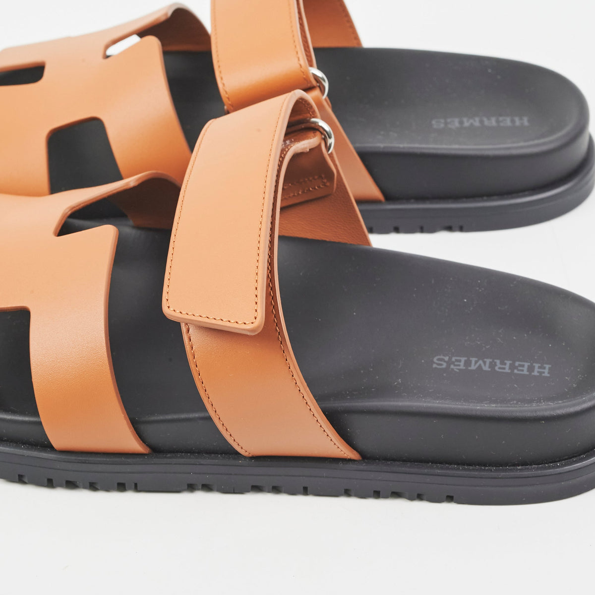 Hermes Chyrpe Leather Sandals (Size 38) - photo 4