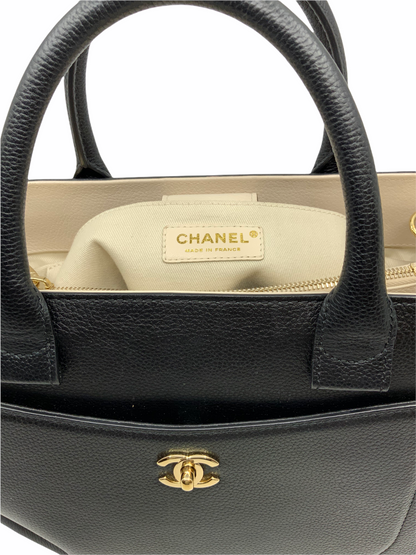 Chanel Neo Executive Bi-Color Small Shopping Tote 2017 - image 8