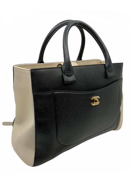 Chanel Neo Executive Bi-Color Small Shopping Tote 2017 - image 3