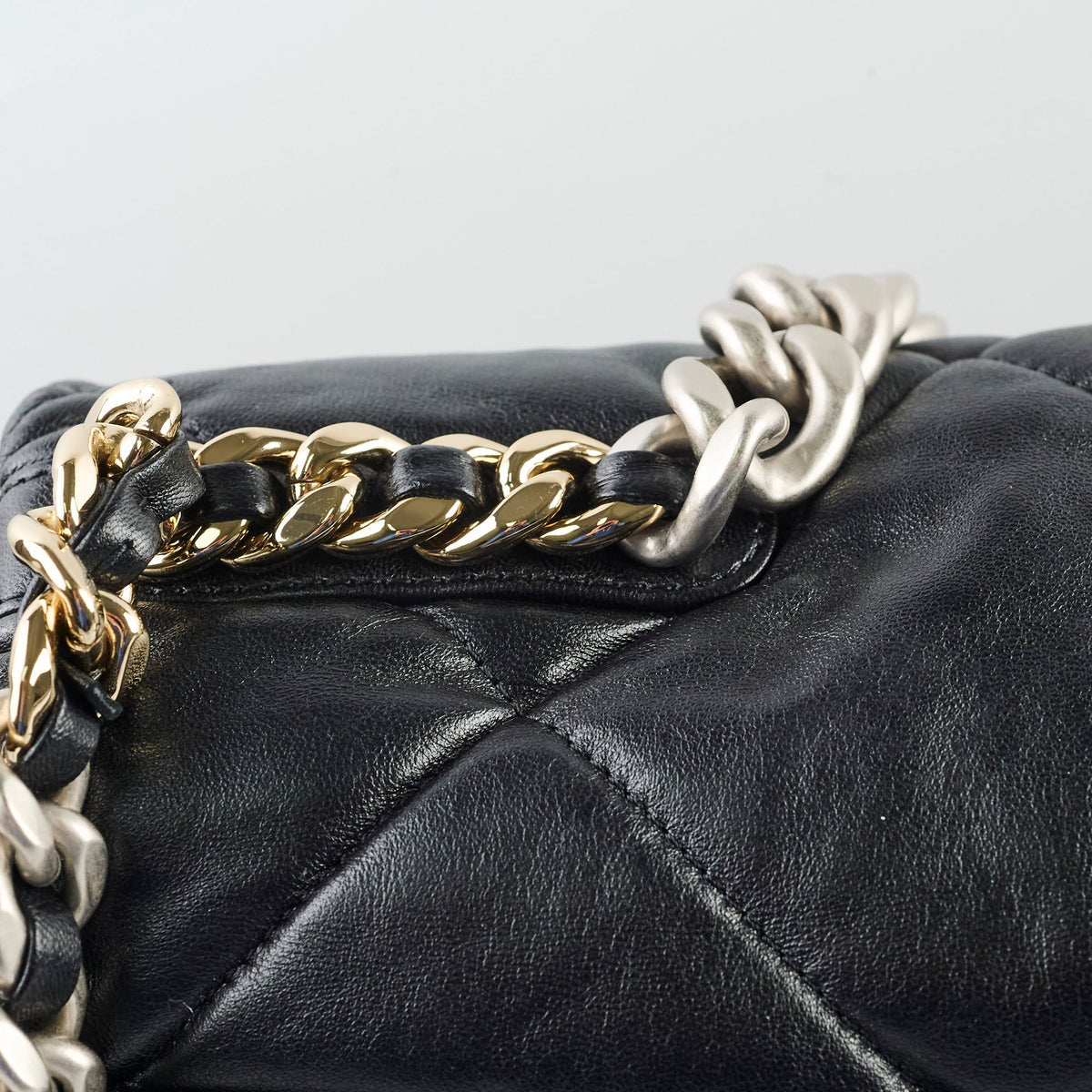 Chanel 19 Large Black Microchip - photo 13