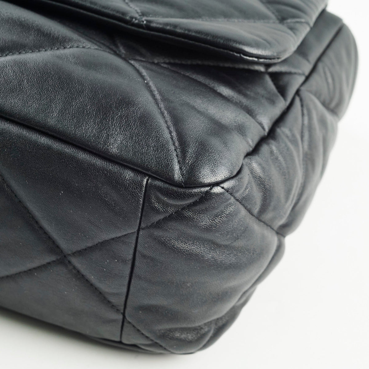 Chanel 19 Large Black Microchip - photo 17