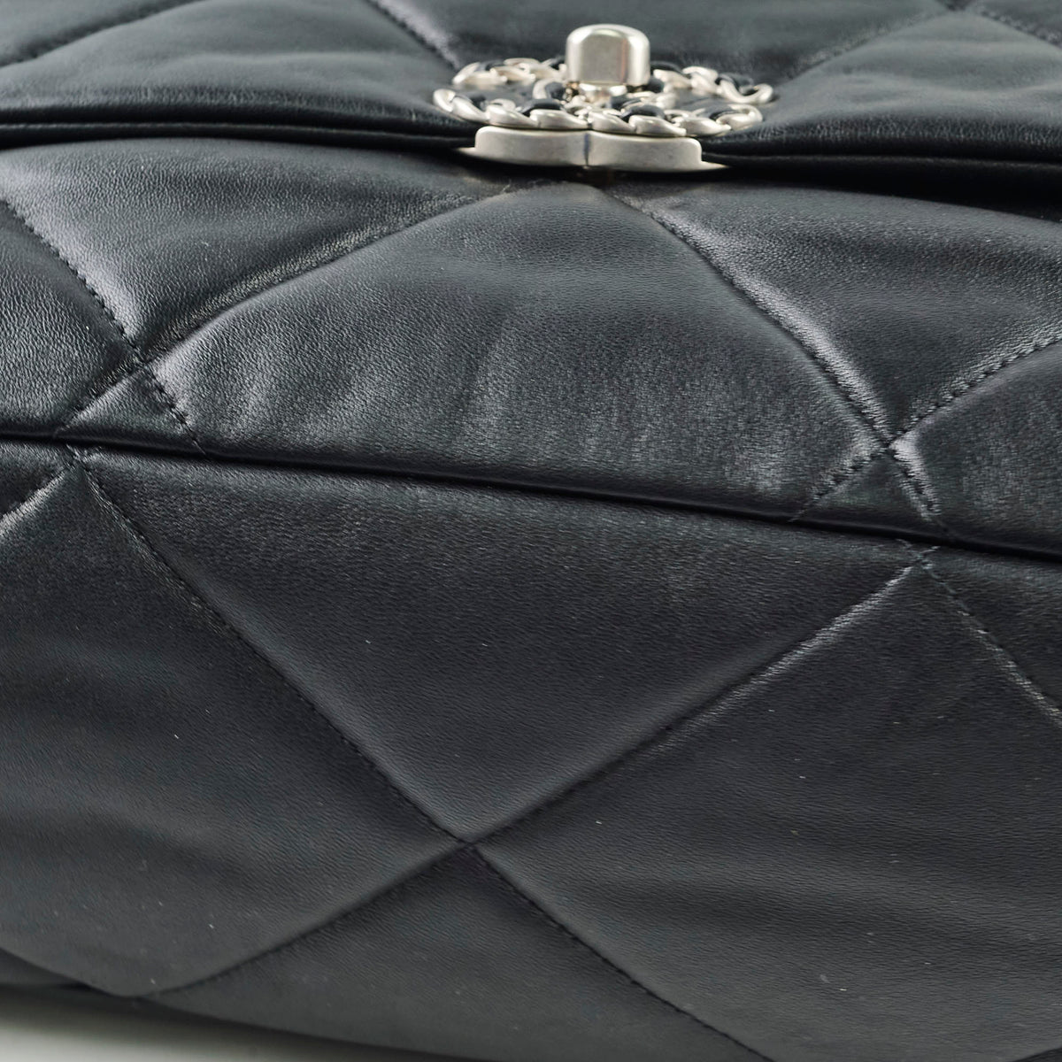 Chanel 19 Large Black Microchip - photo 16