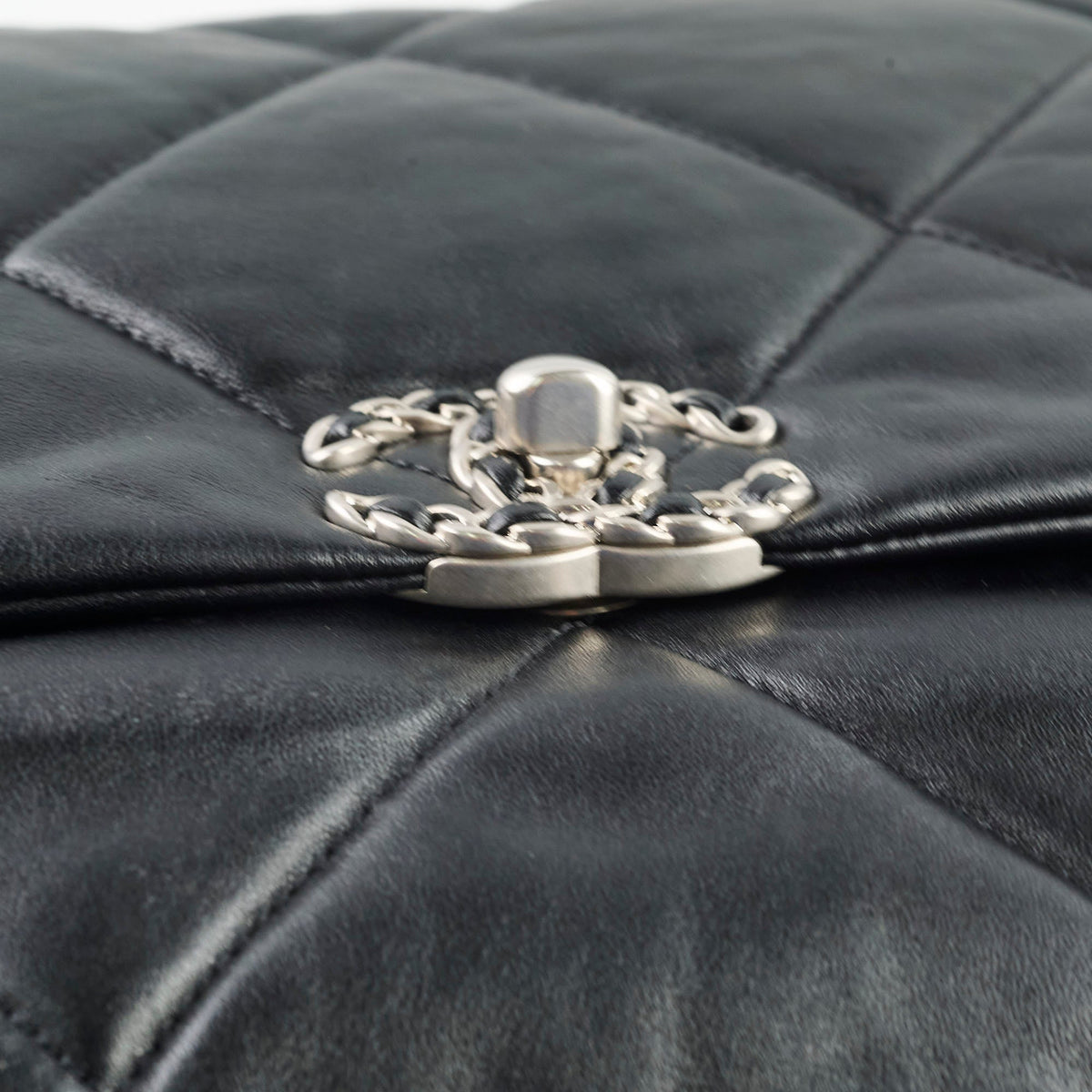 Chanel 19 Large Black Microchip - photo 18