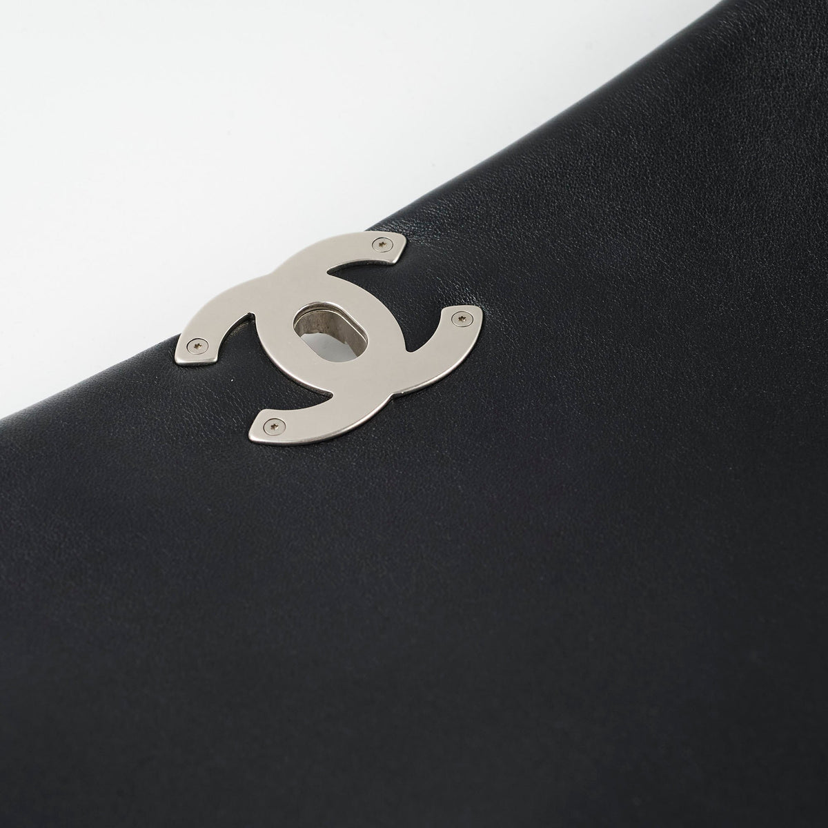 Chanel 19 Large Black Microchip - photo 10
