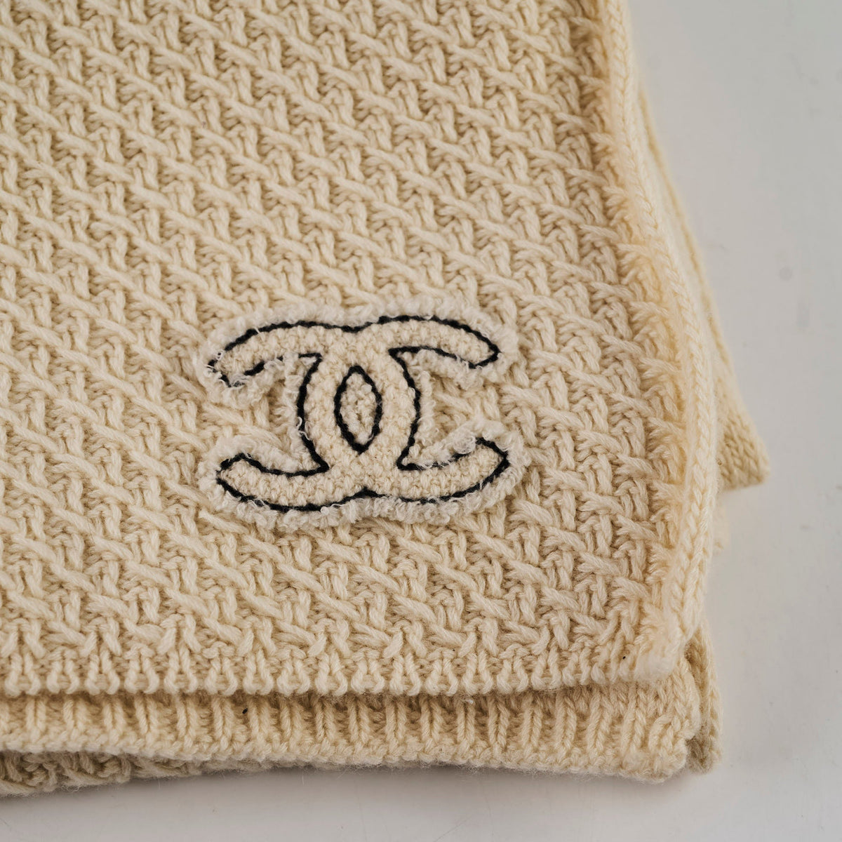 Chanel Cream Scarf 100% Cashmere - photo 3