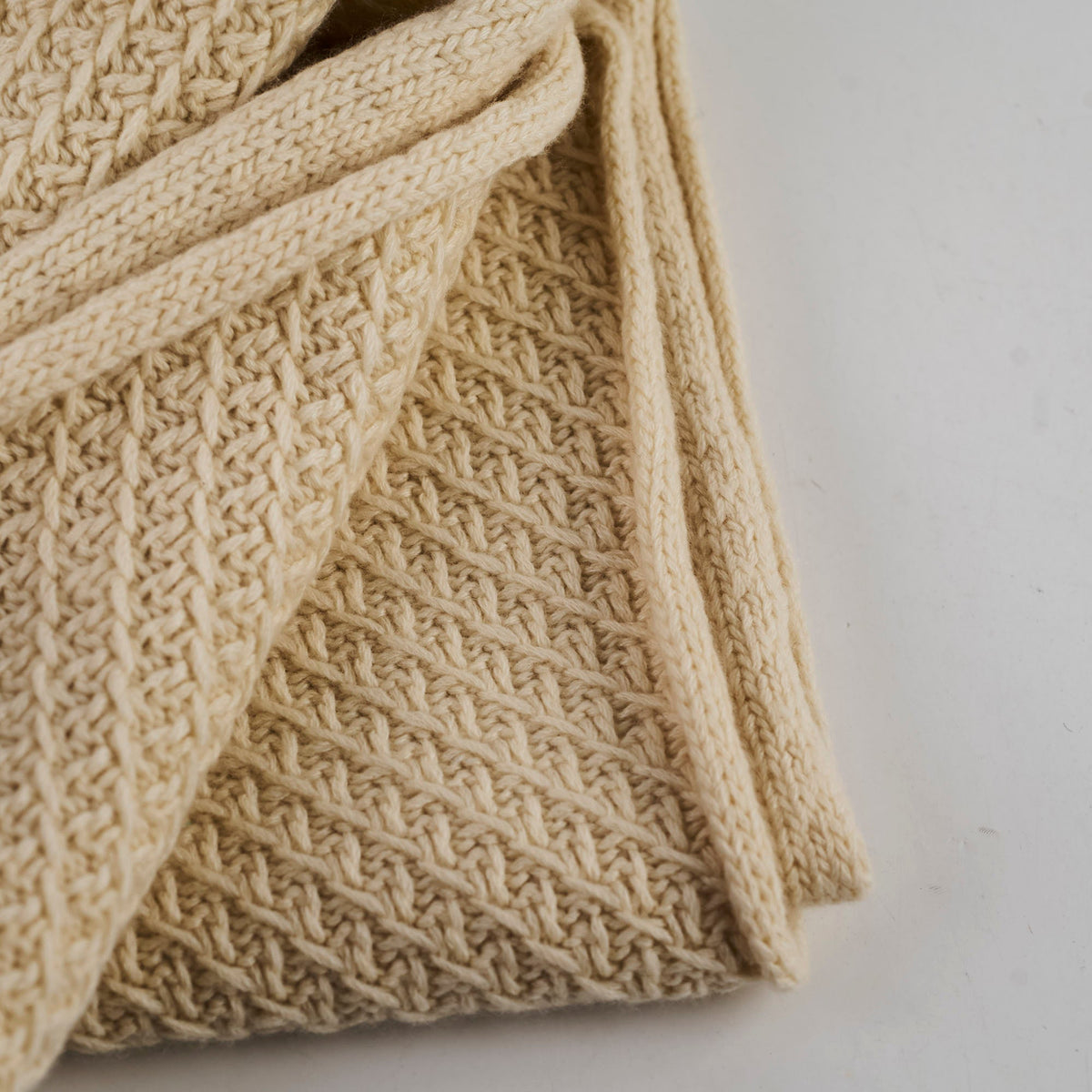 Chanel Cream Scarf 100% Cashmere - photo 4