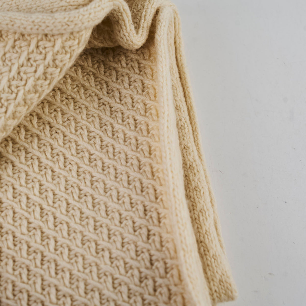 Chanel Cream Scarf 100% Cashmere - photo 5