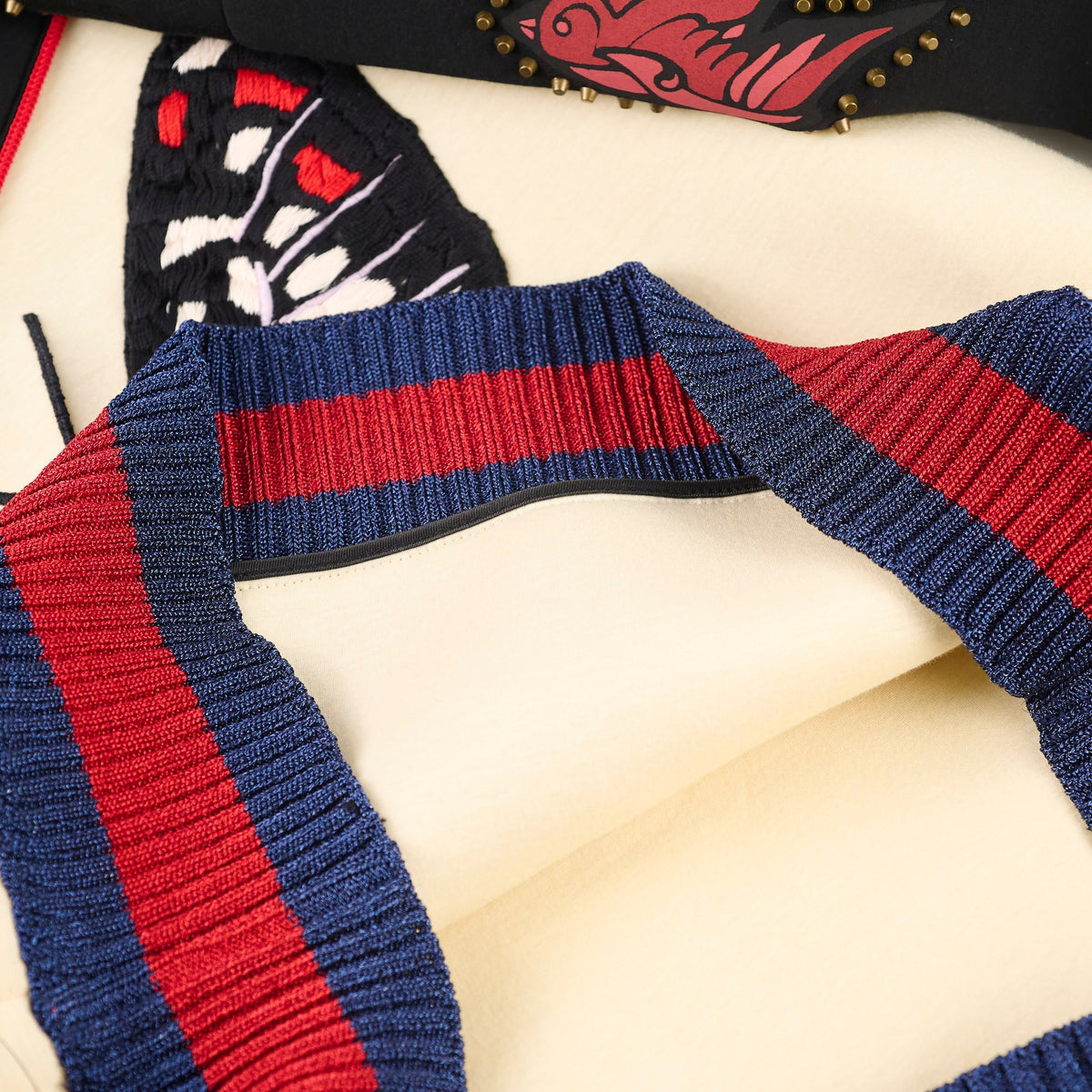 Gucci Butterfly Applique Sweater Size M - photo 12