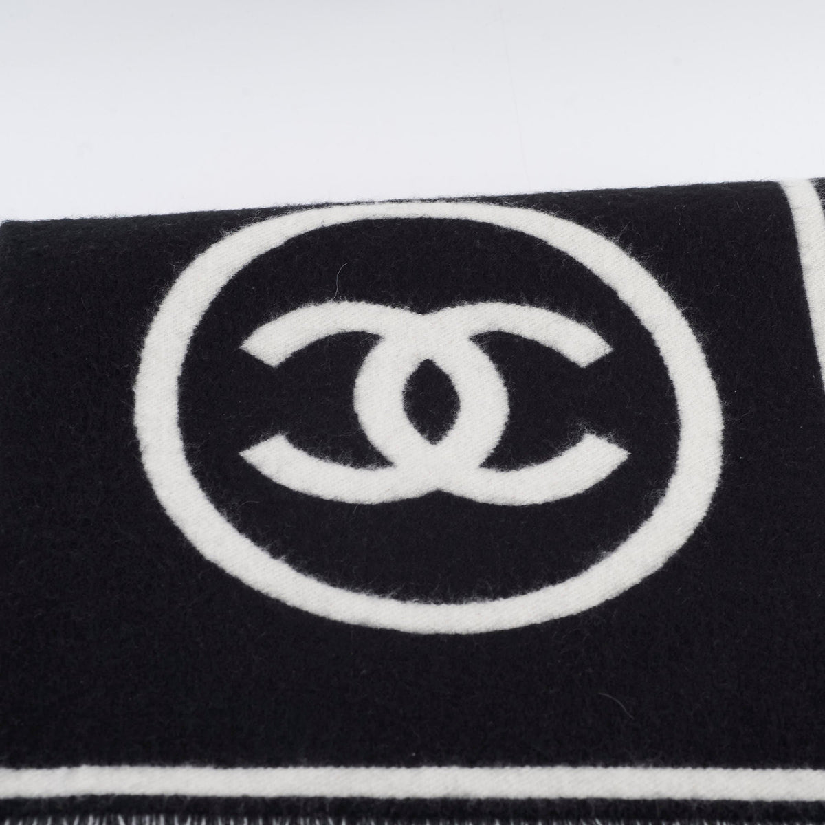 Chanel Thick Scarf - photo 3