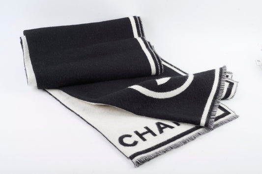 Chanel Thick Scarf - photo 2