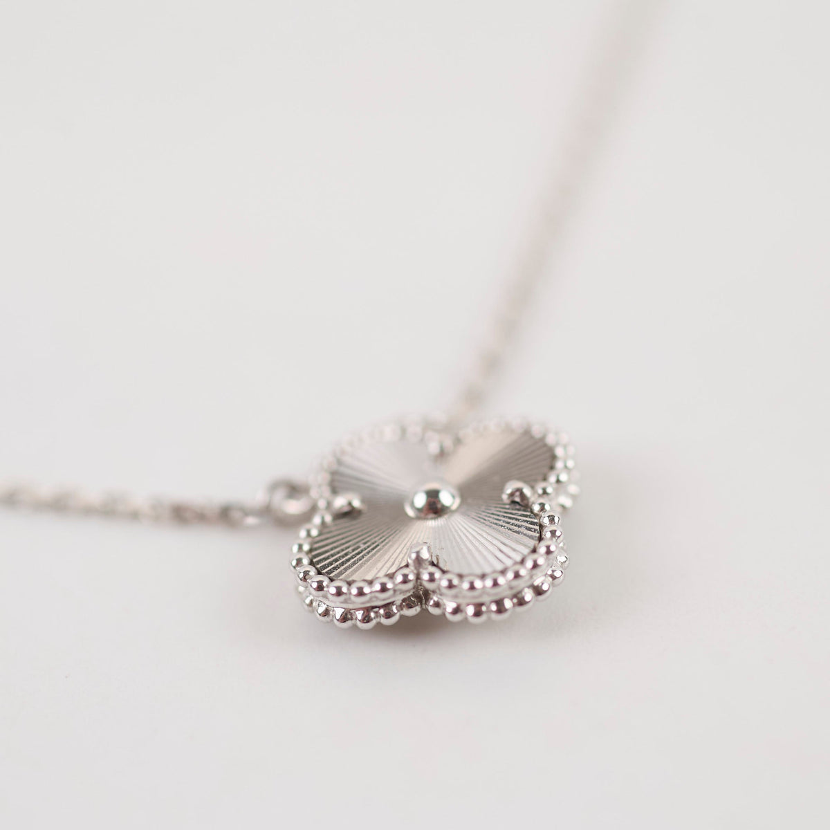 Van Cleef & Arpels Vintage Alhambra White Gold Guilloche - photo 3