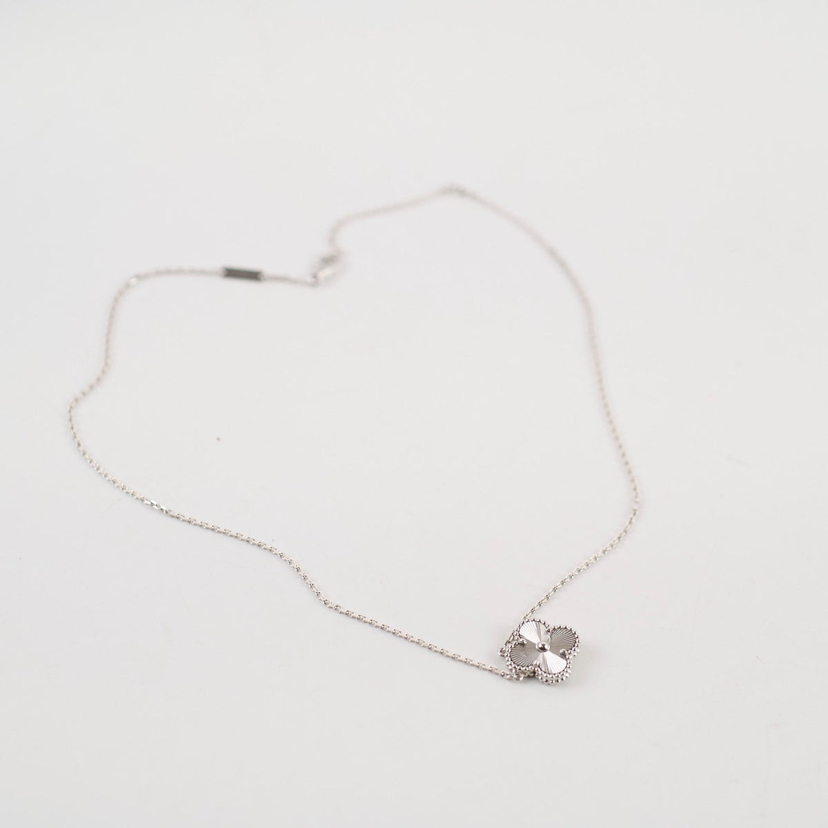 Van Cleef & Arpels Vintage Alhambra White Gold Guilloche - photo 5