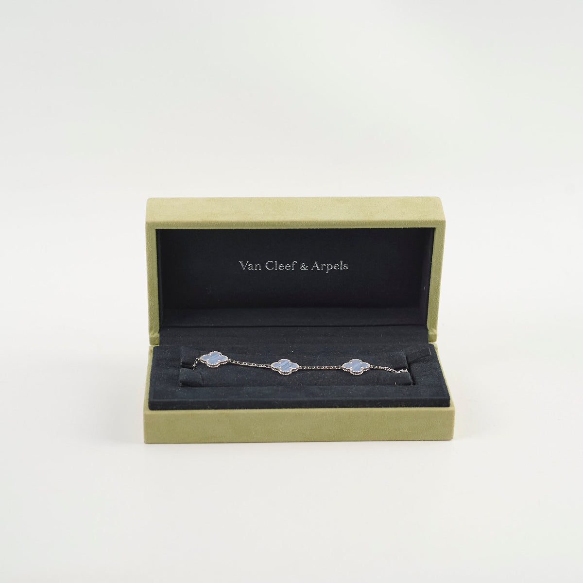 Van Cleef & Arpels 5 Motifs Chalcedony Bracelet - photo 2