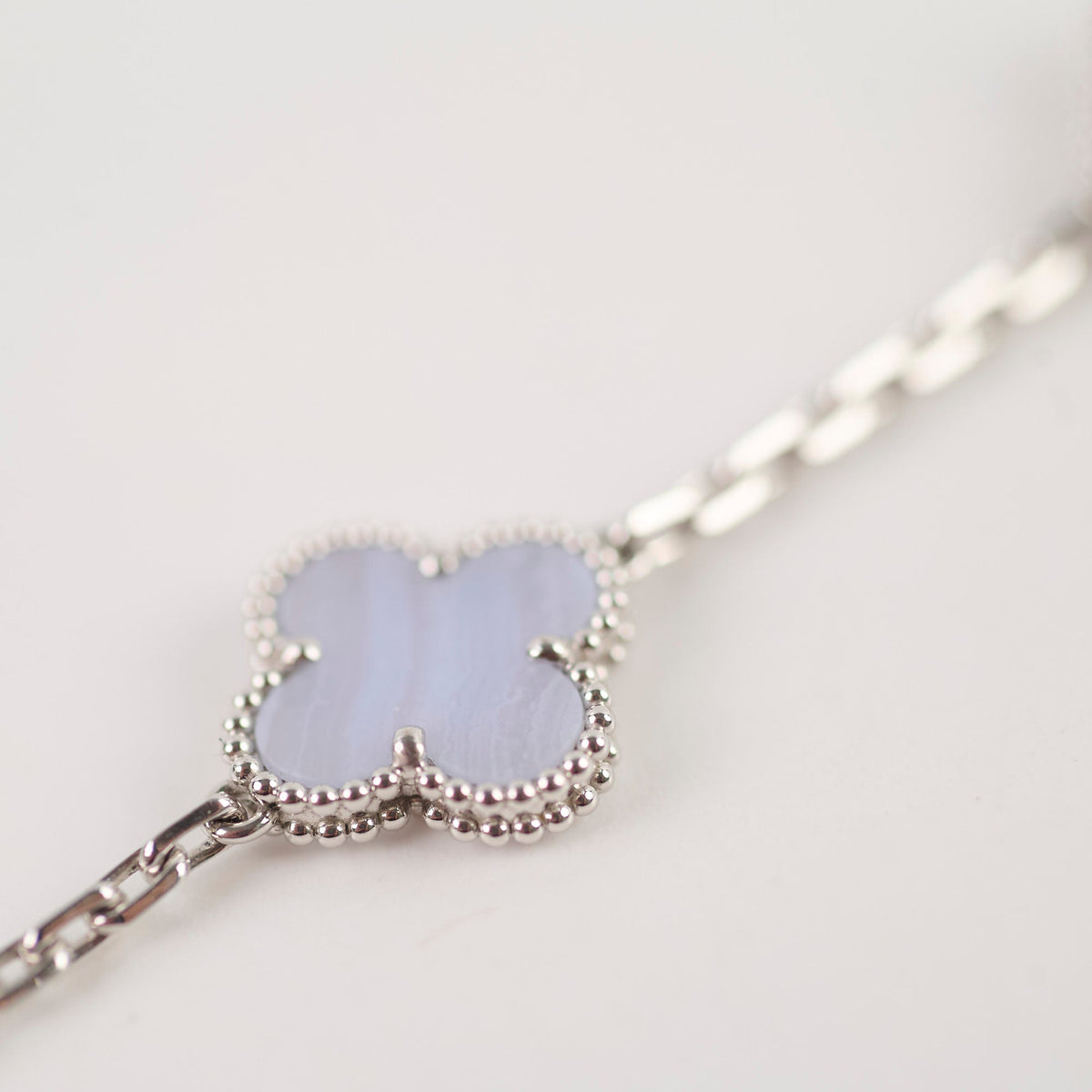 Van Cleef & Arpels 5 Motifs Chalcedony Bracelet - photo 5