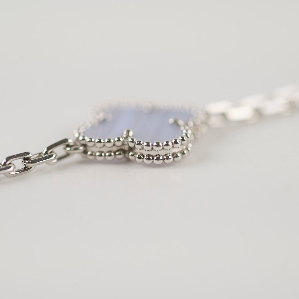 Van Cleef & Arpels 5 Motifs Chalcedony Bracelet - photo 6