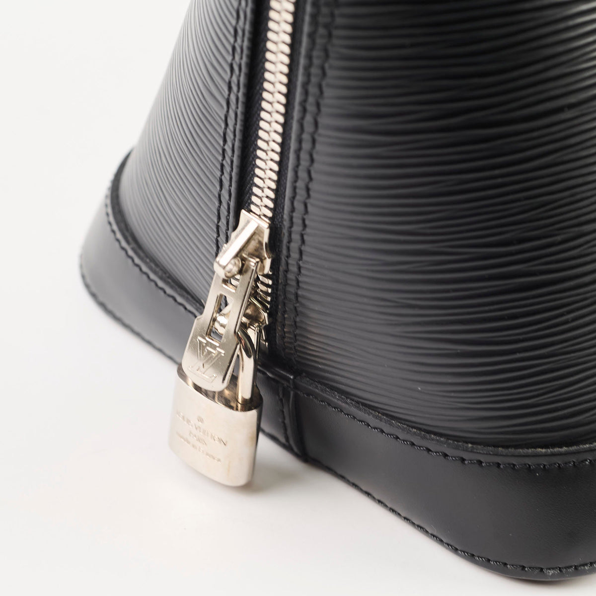 Louis Vuitton Alma PM Epi Black - photo 9
