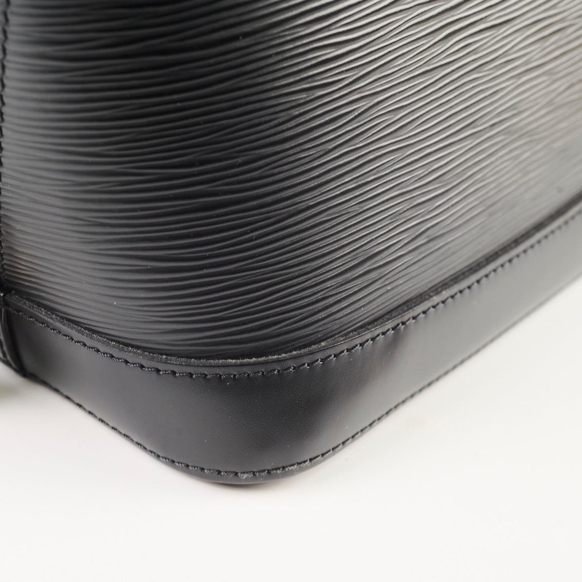 Louis Vuitton Alma PM Epi Black - photo 10